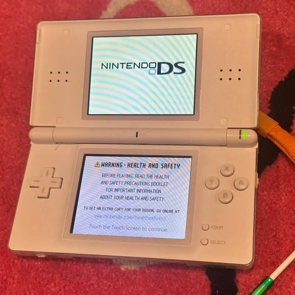 Nintendo DS Lite (White) – Used – As Pictured